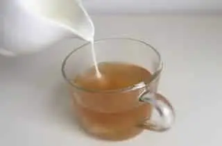 Can you put milk in green tea