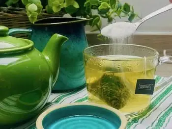 do you put sugar in green tea