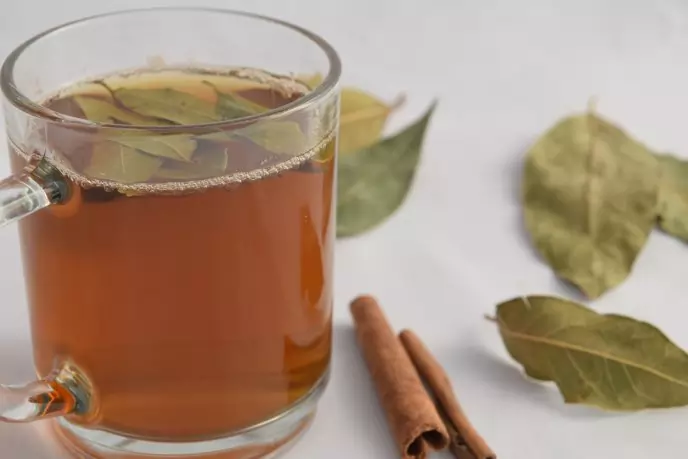 cinnamon and bay leaf tea